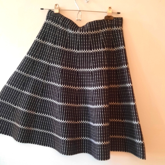 Vila Milano Black and White Poofy Knitted Skirt - Picture 2 of 3